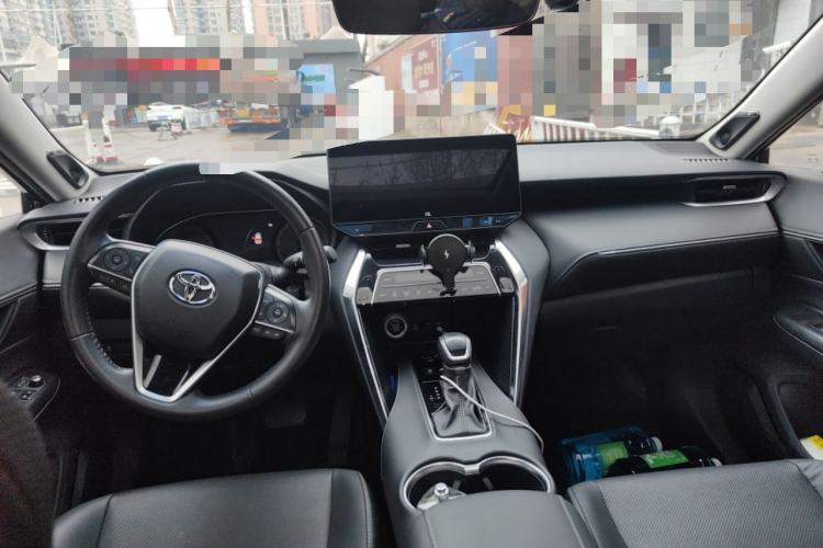 Used Toyota Venza 2022 2.0L CVT Two-Wheel Drive Prestige Edition Center Console