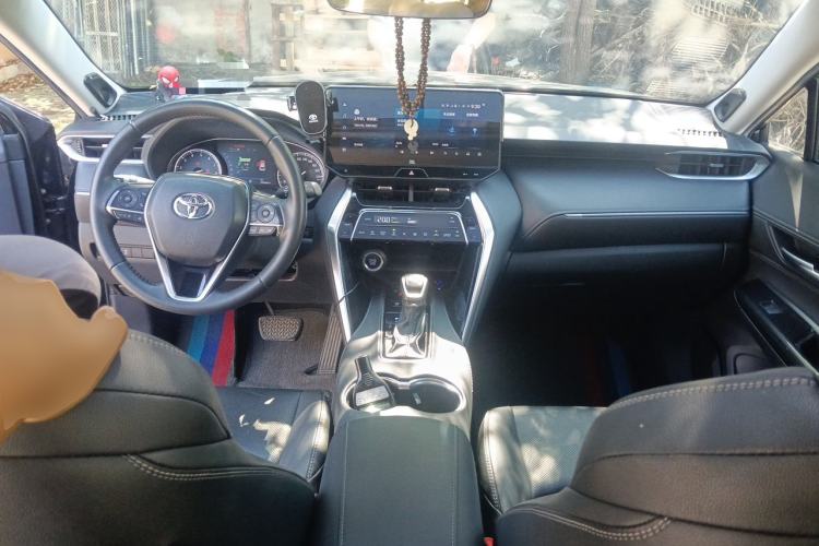 Used Toyota Venza 2022 2.0L CVT Two-Wheel Drive Prestige Edition Center Console