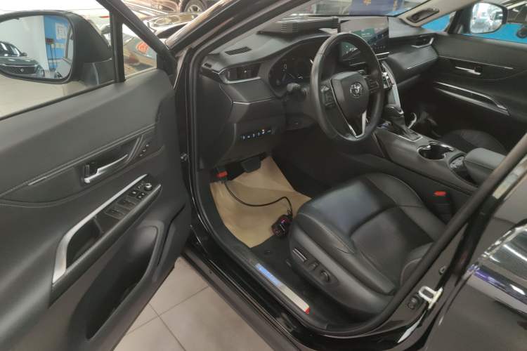 Used Toyota Venza 2022 2.0L CVT Two-Wheel Drive Prestige Edition Driver Seat