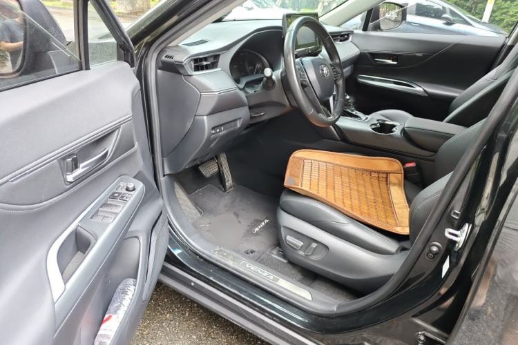 Used Toyota Venza 2022 2.0L CVT Two-Wheel Drive Luxury Edition Driver Seat