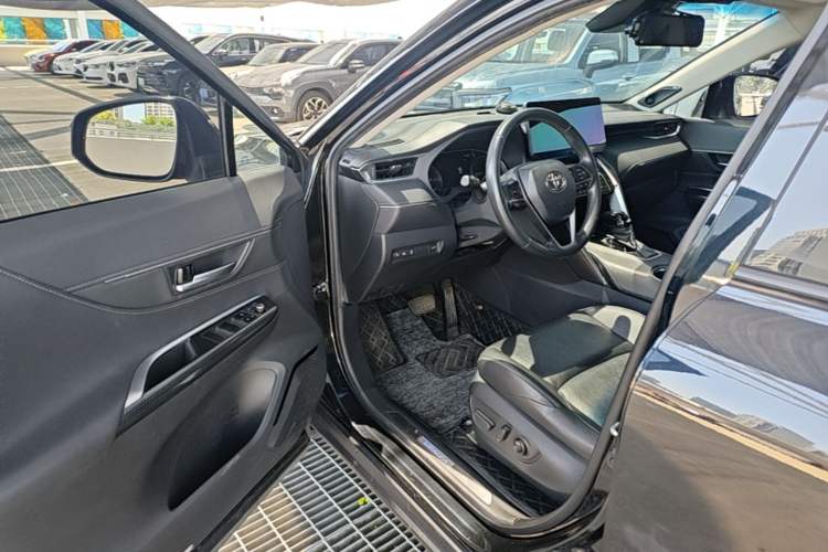 Used Toyota Venza 2022 2.0L CVT Two-Wheel Drive Prestige Edition Driver Seat