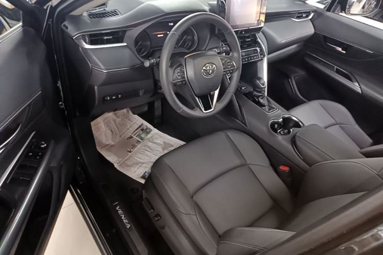 Used Toyota Venza 2022 2.0L CVT Two-Wheel Drive Luxury Edition Driver Seat