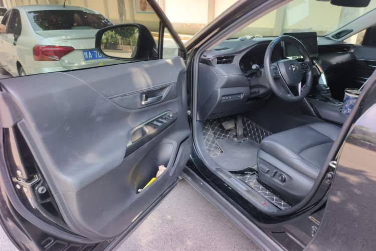 Used Toyota Venza 2022 2.0L CVT Two-Wheel Drive Prestige Edition Driver Seat