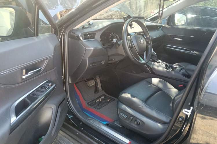 Used Toyota Venza 2022 2.0L CVT Two-Wheel Drive Prestige Edition Driver Seat