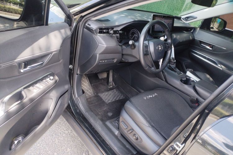 Used Toyota Venza 2022 2.0L CVT Two-Wheel Drive Prestige Edition Driver Seat