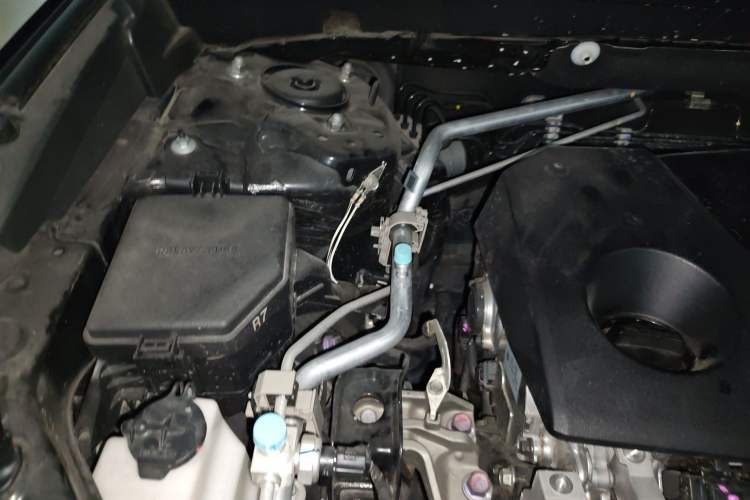 Used Toyota Venza 2022 2.0L CVT Two-Wheel Drive Prestige Edition Engine Bay Right