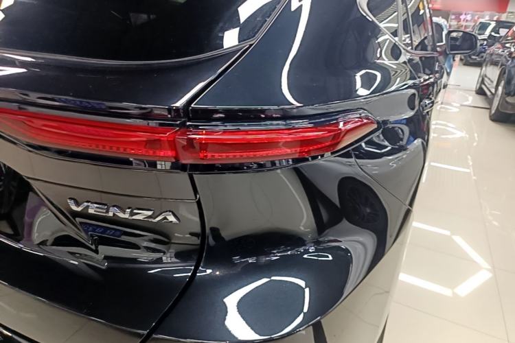 Used Toyota Venza 2022 2.0L CVT Two-Wheel Drive Luxury Edition Exterior 3