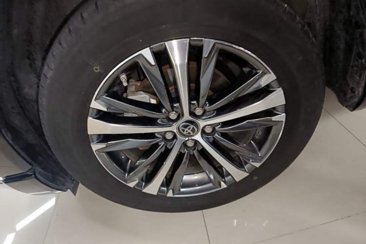 Used Toyota Venza 2022 2.0L CVT Two-Wheel Drive Luxury Edition Exterior 4