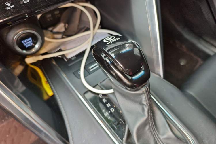Used Toyota Venza 2022 2.0L CVT Two-Wheel Drive Luxury Edition Gear Lever