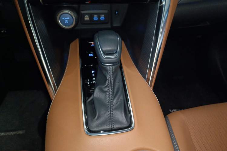 Used Toyota Venza 2022 Dual-Engine 2.5L CVT Four-Wheel Drive Supreme Edition Gear Lever