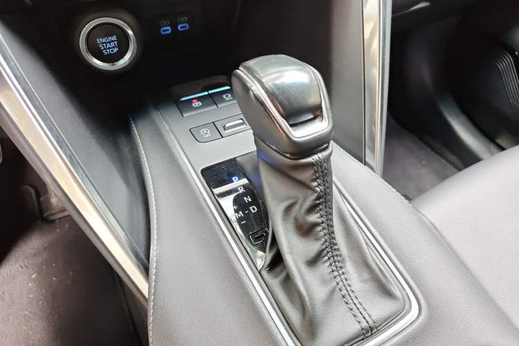 Used Toyota Venza 2022 2.0L CVT Two-Wheel Drive Luxury Edition Gear Lever