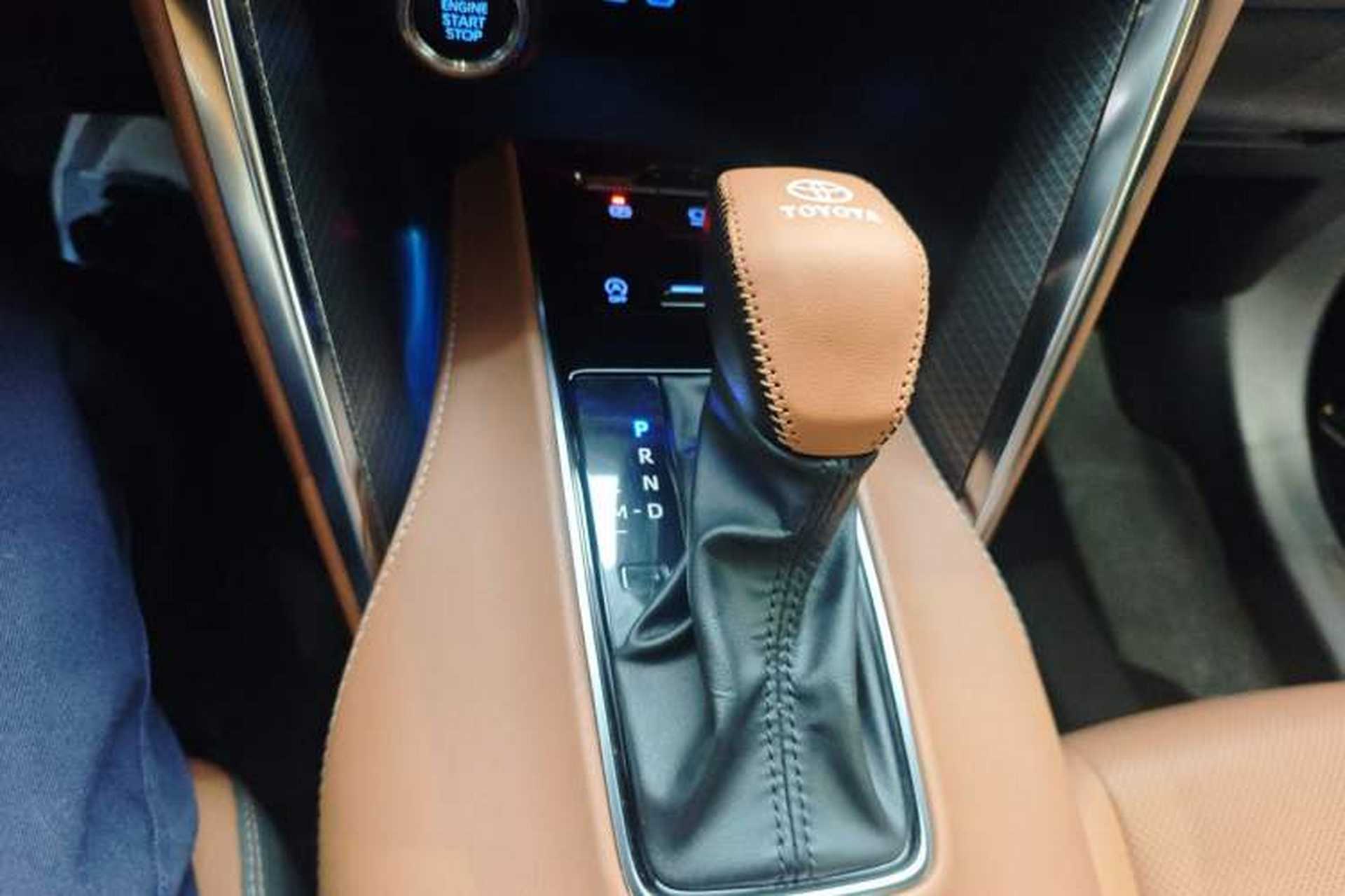 Used Toyota Venza 2022 2.0L CVT Two-Wheel Drive Prestige Edition Gear Lever