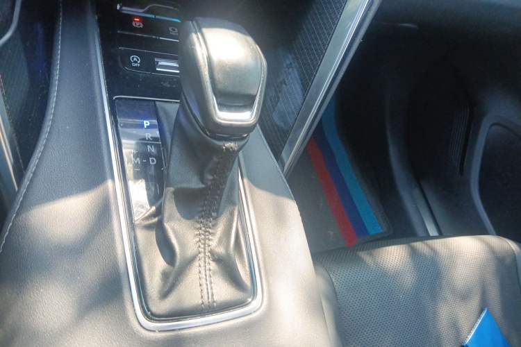 Used Toyota Venza 2022 2.0L CVT Two-Wheel Drive Prestige Edition Gear Lever