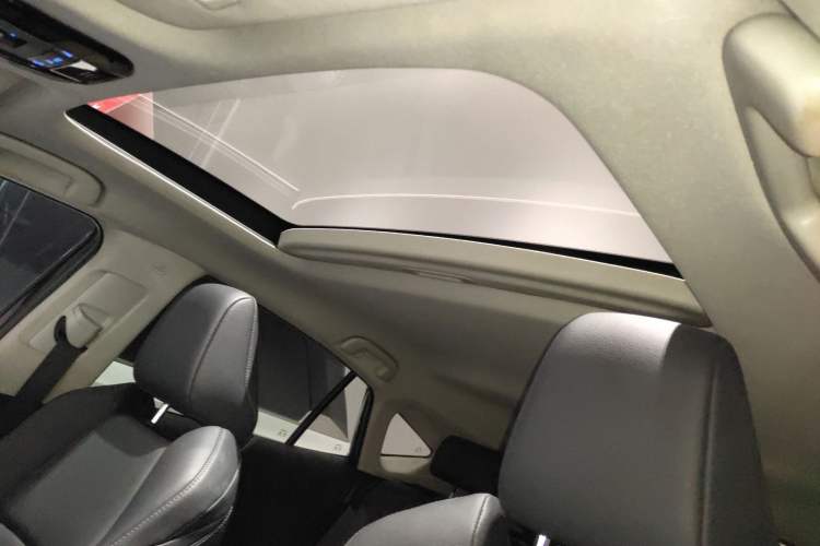 Used Toyota Venza 2022 2.0L CVT Two-Wheel Drive Luxury Edition Headliner