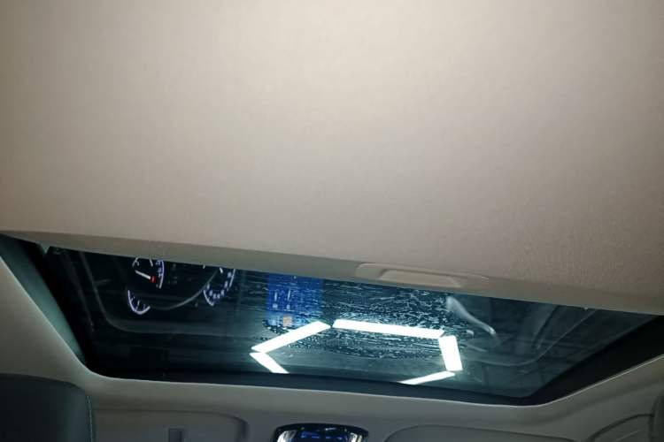 Used Toyota Venza 2022 2.0L CVT Two-Wheel Drive Luxury Edition Headliner