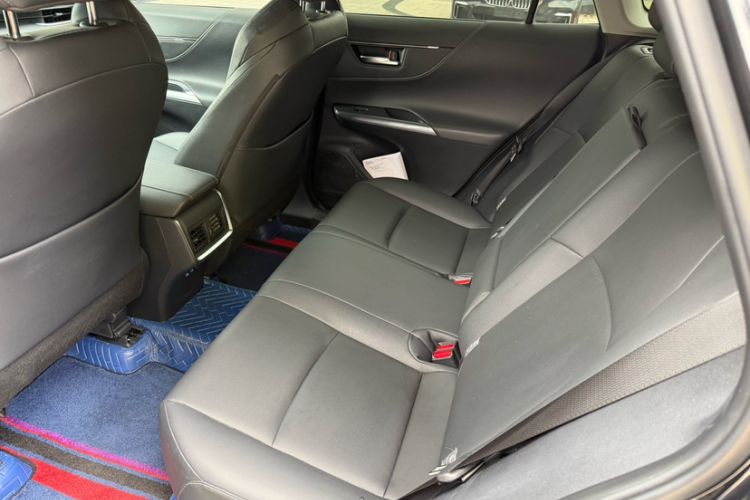 Used Toyota Venza 2022 2.0L CVT Two-Wheel Drive Luxury Edition Interior 2