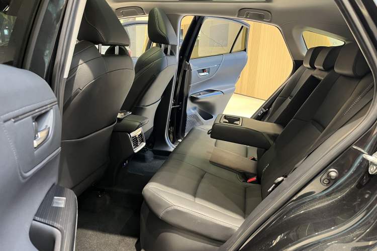 Used Toyota Venza 2022 Dual-Engine 2.5L CVT Four-Wheel Drive Supreme Edition Interior 4