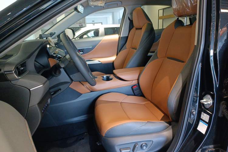 Used Toyota Venza 2022 Dual-Engine 2.5L CVT Four-Wheel Drive Supreme Edition Left Front Seat