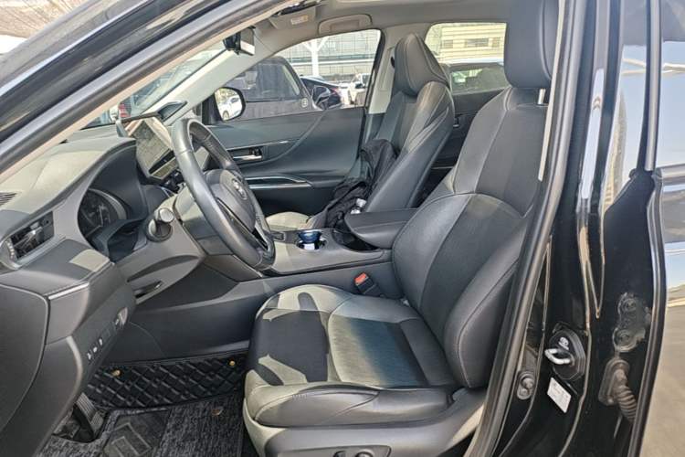 Used Toyota Venza 2022 2.0L CVT Two-Wheel Drive Prestige Edition Left Front Seat