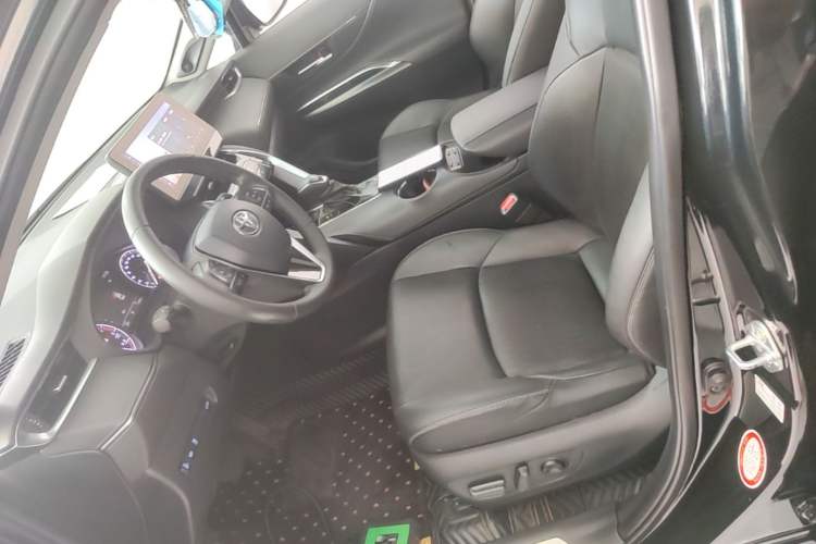 Used Toyota Venza 2022 2.0L CVT Two-Wheel Drive Prestige Edition Left Front Seat