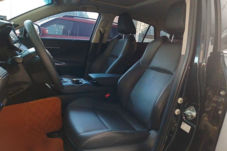 Used Toyota Venza 2022 2.0L CVT Two-Wheel Drive Prestige Edition Left Front Seat