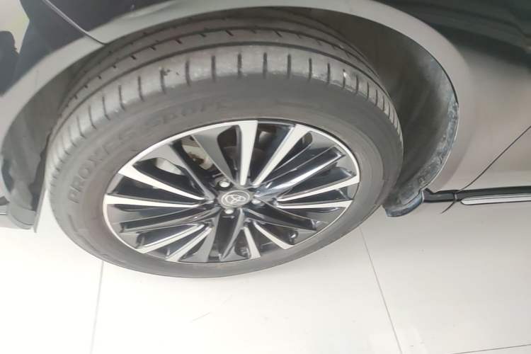 Used Toyota Venza 2022 2.0L CVT Two-Wheel Drive Prestige Edition Left Front Wheel Hub