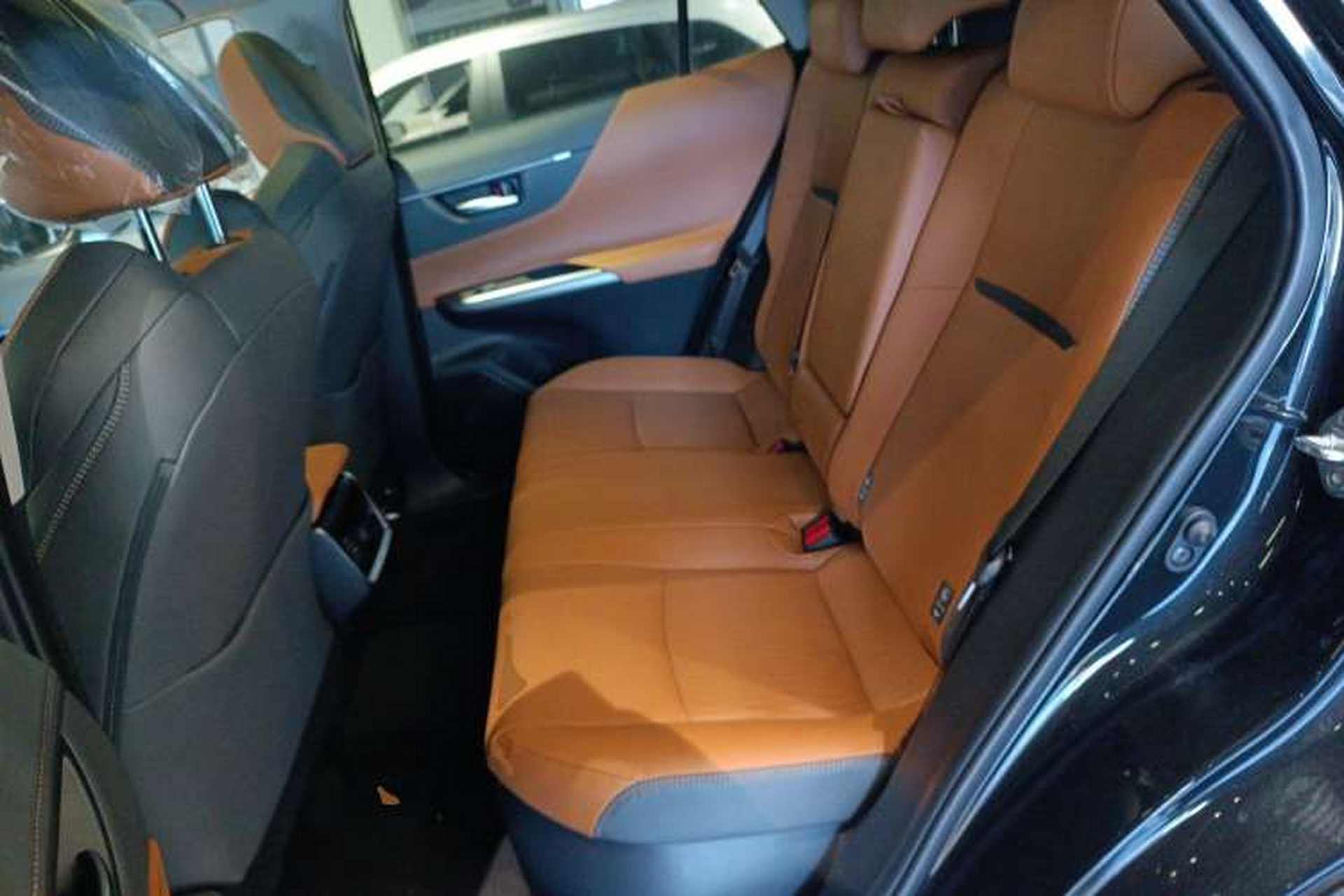 Used Toyota Venza 2022 Dual-Engine 2.5L CVT Four-Wheel Drive Supreme Edition Left Rear Seat
