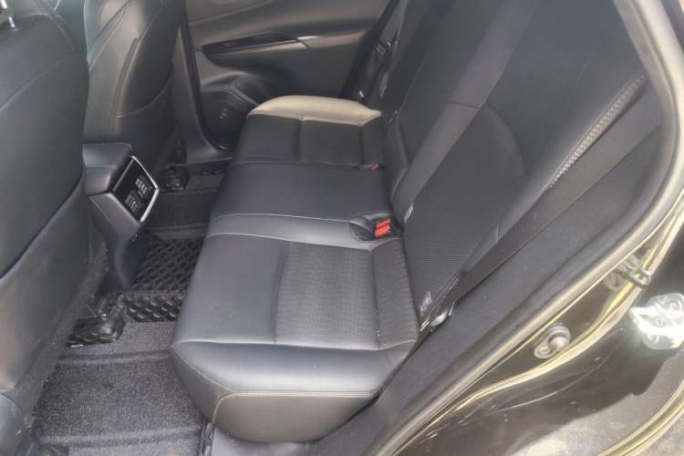 Used Toyota Venza 2022 2.0L CVT Two-Wheel Drive Prestige Edition Left Rear Seat