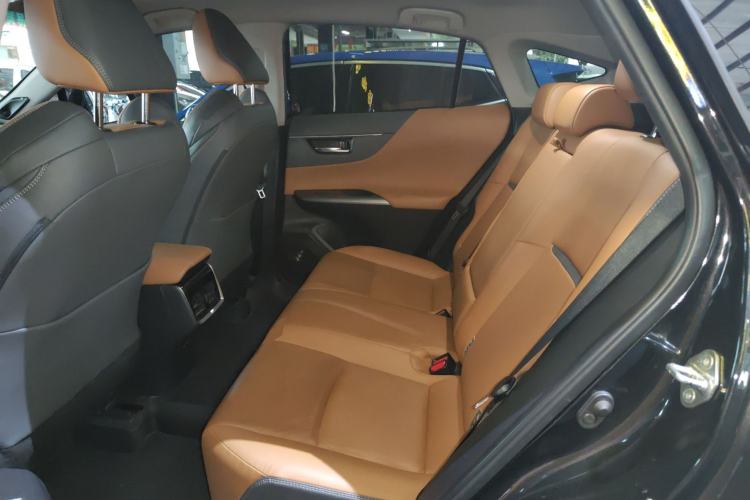 Used Toyota Venza 2022 2.0L CVT Two-Wheel Drive Prestige Edition Left Rear Seat