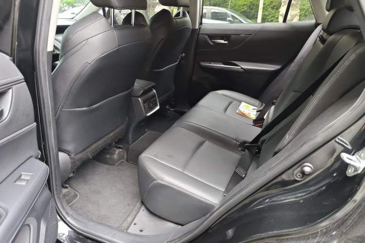 Used Toyota Venza 2022 2.0L CVT Two-Wheel Drive Luxury Edition Left Rear Seat