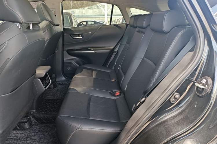 Used Toyota Venza 2022 2.0L CVT Two-Wheel Drive Prestige Edition Left Rear Seat