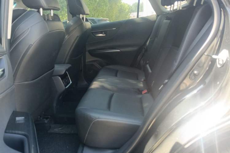 Used Toyota Venza 2022 2.0L CVT Two-Wheel Drive Prestige Edition Left Rear Seat