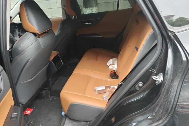 Used Toyota Venza 2022 2.0L CVT Two-Wheel Drive Prestige Edition Left Rear Seat