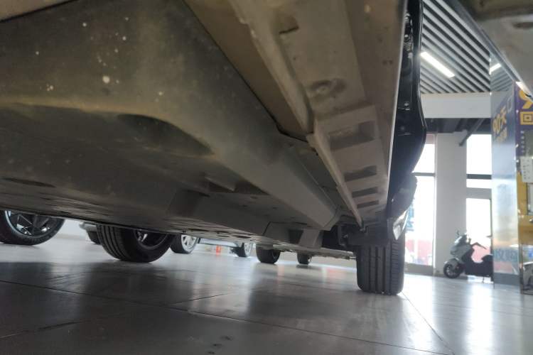 Used Toyota Venza 2022 2.0L CVT Two-Wheel Drive Prestige Edition Left Side Sill