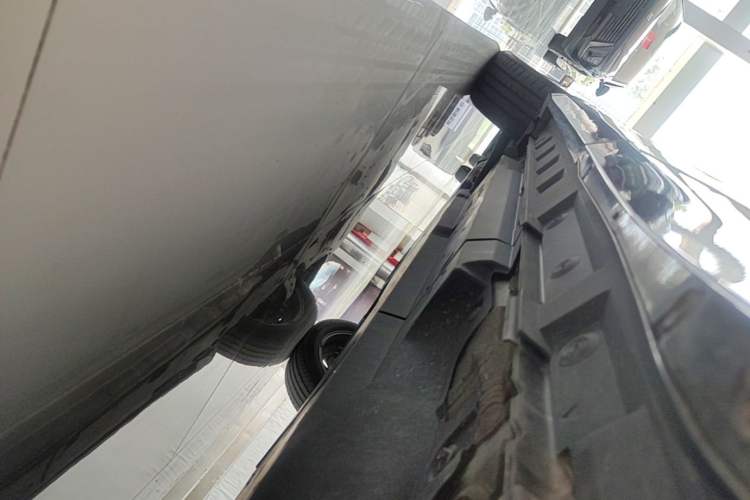 Used Toyota Venza 2022 2.0L CVT Two-Wheel Drive Prestige Edition Left Side Sill
