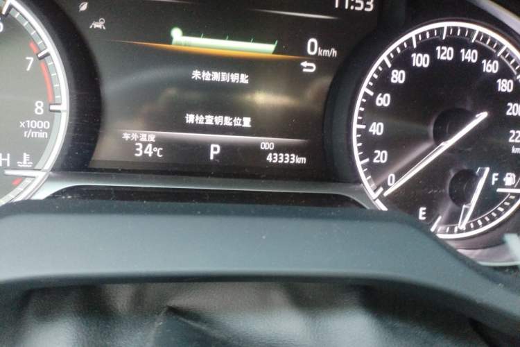 Used Toyota Venza 2022 2.0L CVT Two-Wheel Drive Prestige Edition Odometer Close Up