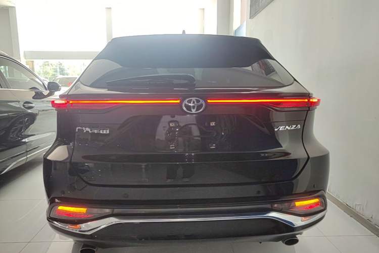 Used Toyota Venza 2022 2.0L CVT Two-Wheel Drive Prestige Edition Rear