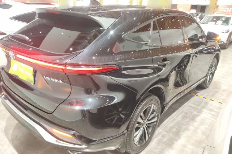 Used Toyota Venza 2022 2.0L CVT Two-Wheel Drive Luxury Edition Rear Right 45 Deg