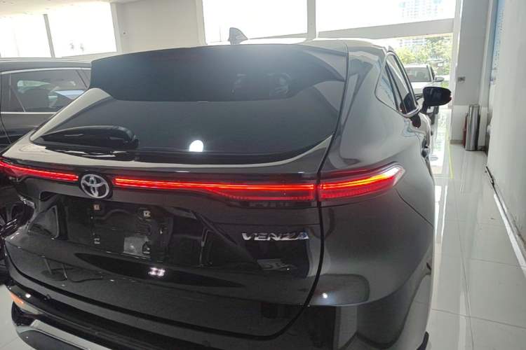Used Toyota Venza 2022 2.0L CVT Two-Wheel Drive Prestige Edition Rear Right 45 Deg