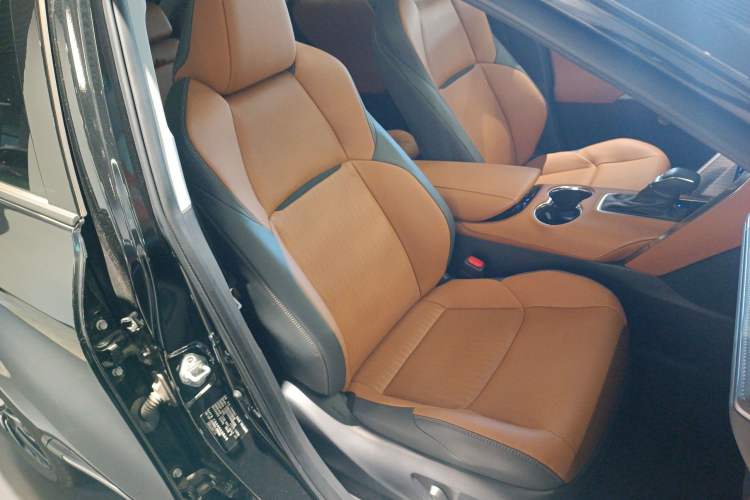 Used Toyota Venza 2022 Dual-Engine 2.5L CVT Four-Wheel Drive Supreme Edition Right Front Seat