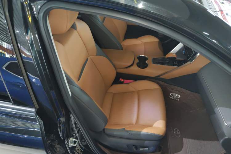 Used Toyota Venza 2022 2.0L CVT Two-Wheel Drive Prestige Edition Right Front Seat