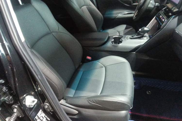 Used Toyota Venza 2022 2.0L CVT Two-Wheel Drive Luxury Edition Right Front Seat