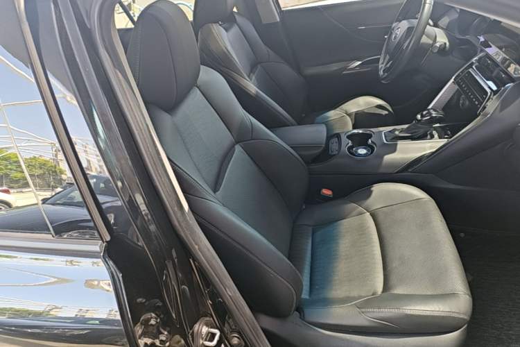 Used Toyota Venza 2022 2.0L CVT Two-Wheel Drive Prestige Edition Right Front Seat