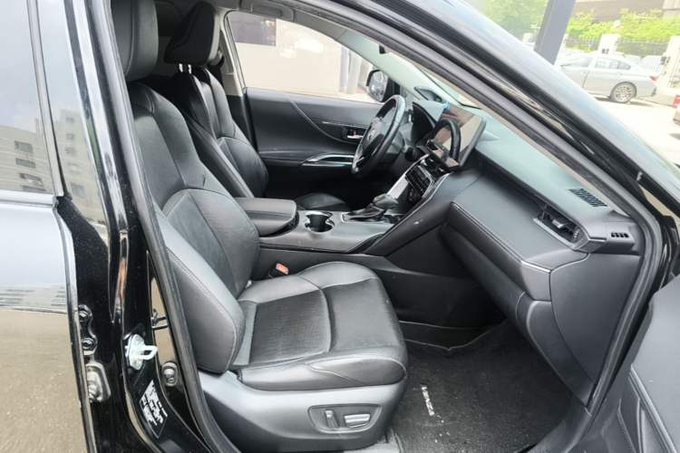 Used Toyota Venza 2022 2.0L CVT Two-Wheel Drive Prestige Edition Right Front Seat