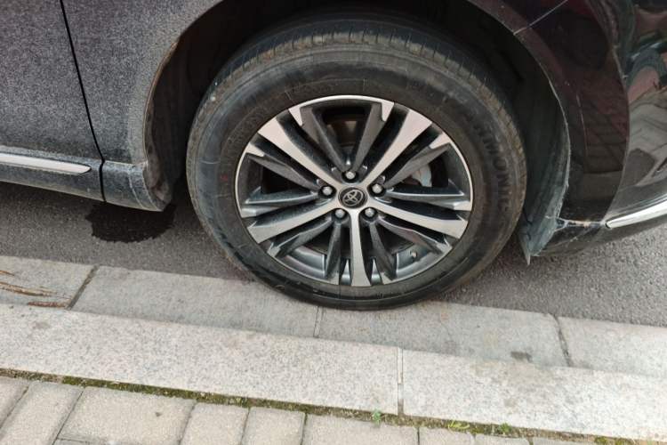 Used Toyota Venza 2022 2.0L CVT Two-Wheel Drive Luxury Edition Right Front Wheel Hub