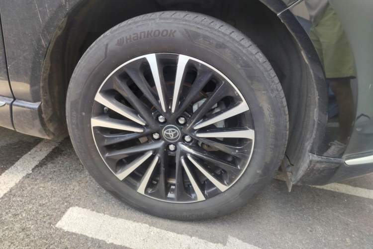 Used Toyota Venza 2022 2.0L CVT Two-Wheel Drive Prestige Edition Right Front Wheel Hub