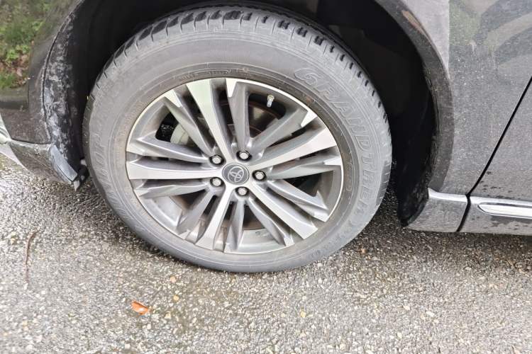 Used Toyota Venza 2022 2.0L CVT Two-Wheel Drive Luxury Edition Right Front Wheel Hub