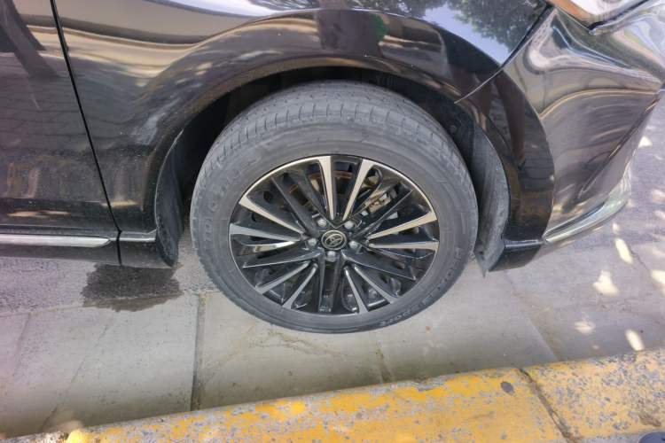 Used Toyota Venza 2022 2.0L CVT Two-Wheel Drive Prestige Edition Right Front Wheel Hub