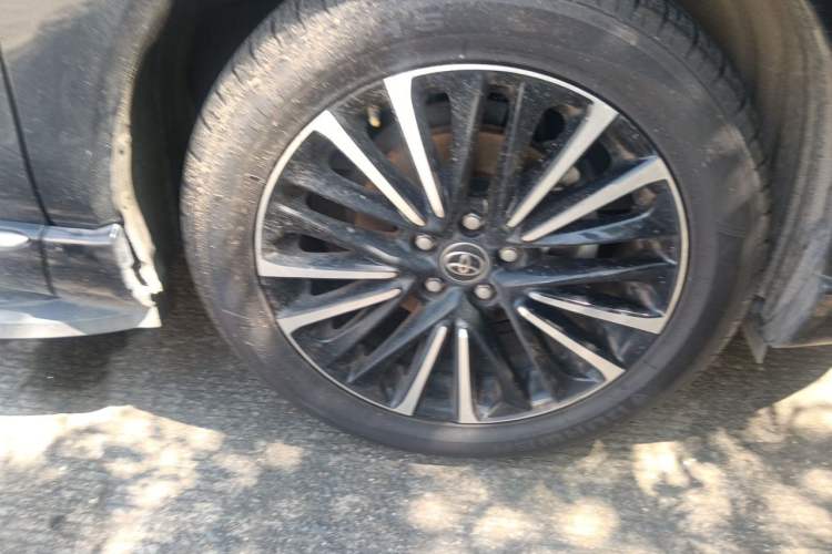 Used Toyota Venza 2022 2.0L CVT Two-Wheel Drive Prestige Edition Right Front Wheel Hub