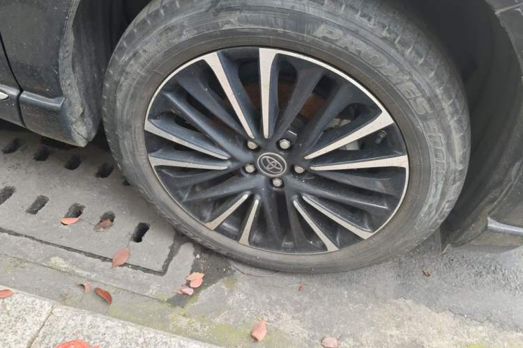 Used Toyota Venza 2022 2.0L CVT Two-Wheel Drive Prestige Edition Right Front Wheel Hub